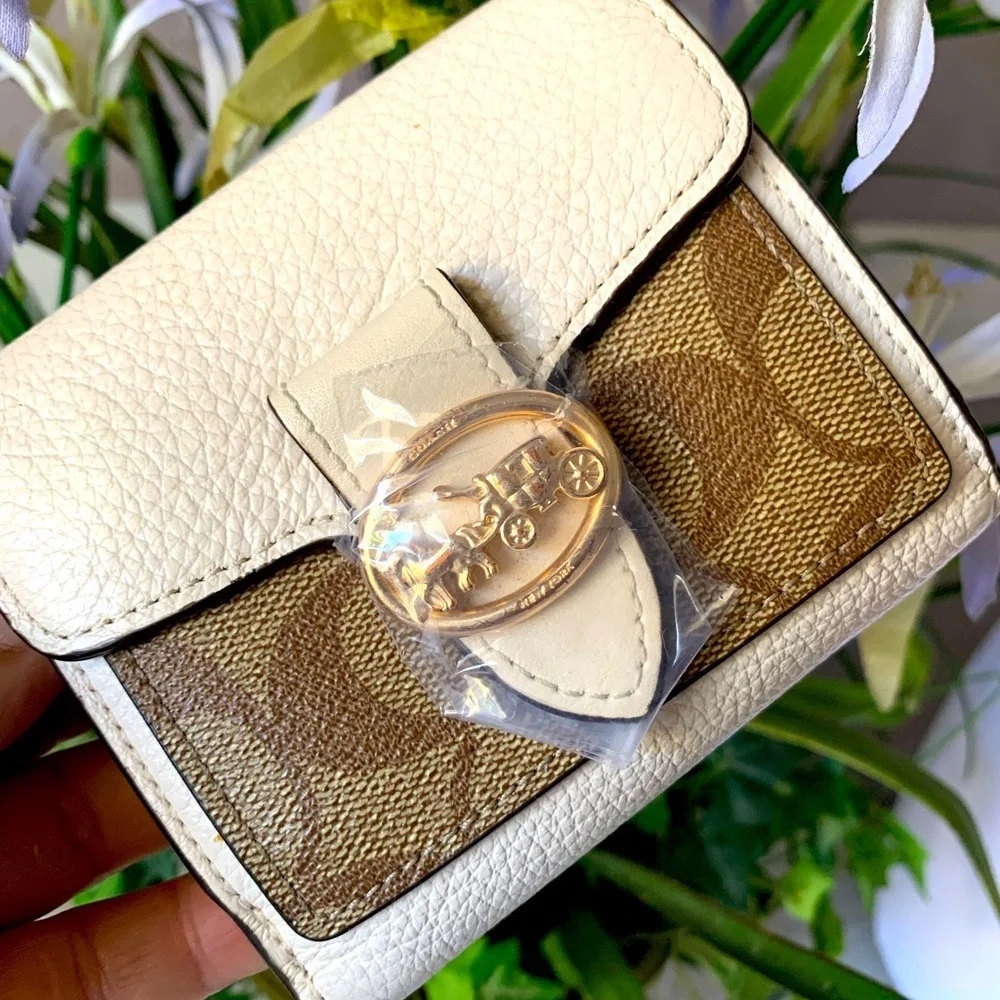 NWOT Coach Signature Logo Colorblock Small Snap Closure Wallet